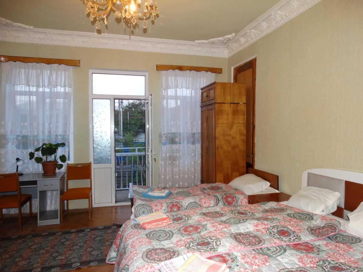 Friends House Hotel Kʼutʼaisi Exterior foto