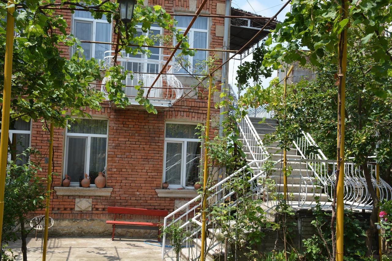 Friends House Hotel Kʼutʼaisi Exterior foto