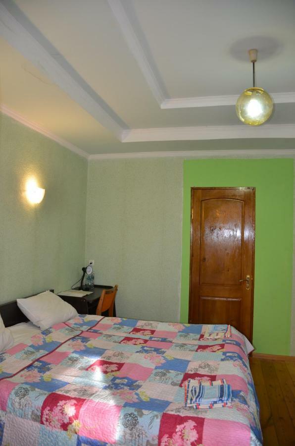 Friends House Hotel Kʼutʼaisi Exterior foto