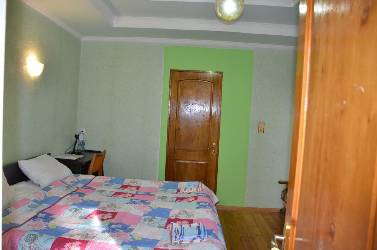 Friends House Hotel Kʼutʼaisi Exterior foto